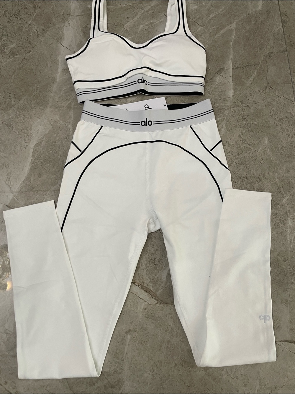 ALO Yoga White High-Waist Leggings with Black Piping